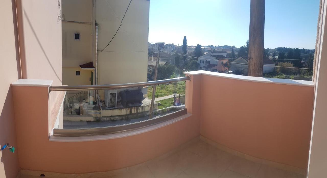 Harry'S Apartment Лефкими Екстериор снимка
